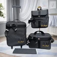 kit de bolsa de maternidade com mala de rodinha e mochila dois em um preto com faixa preta