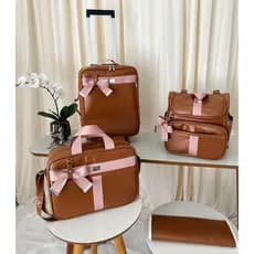 kit de bolsas de maternidade com mala de rodinha e mochila 2 em um caramelo  com faixa rosê