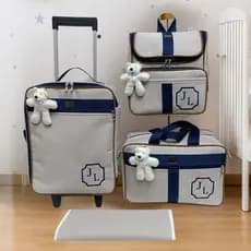 kit de bolsas de maternidade com mala de rodinha, bolsa, mochila bege com faixa azul marinho