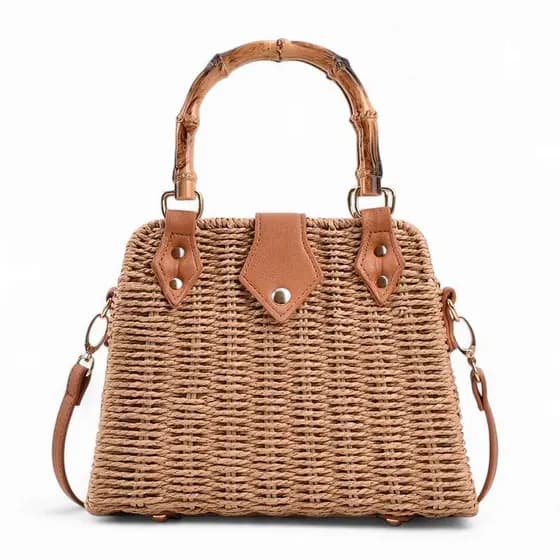 Bolsa Palha Com Alça De Mão Estilo Bambú E Transversal Forro Liso Detalhe De Couro Sintético