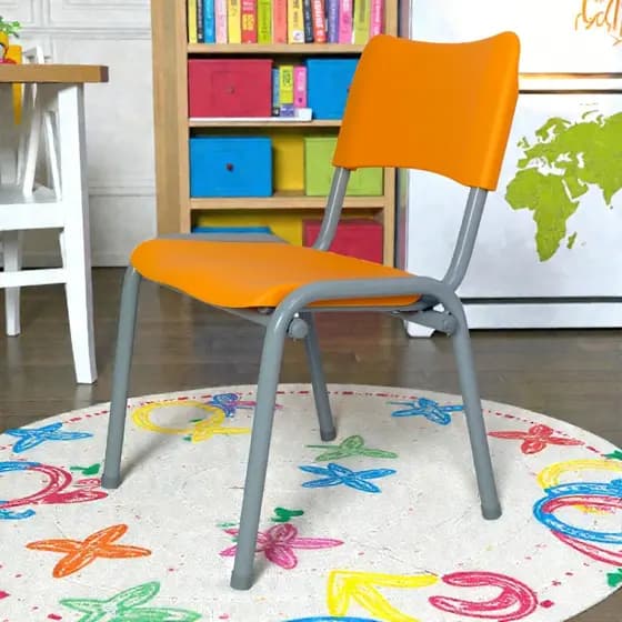 Cadeira Infantil Laranja com Estrutura Metálica Resistente – Compacta, Confortável e Durável 60cm