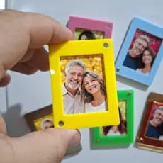 Mini porta retrato magnético para fotos 3x4 em Acrílico diversas cores - duas formas de uso - suporte para foto magnéico