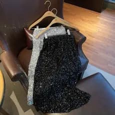 Saia com corte reto de cintura alta e elegante com aspecto mais fino