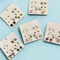 Kit 7 Pares de Brincos Pequenos Delicados Semaninha Antialérgico Feminino Segundo Furo Strass
