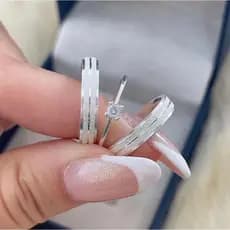 Par de Aliança de Namoro Prata Brilhante Diamantada Canal com linha fina 4mm