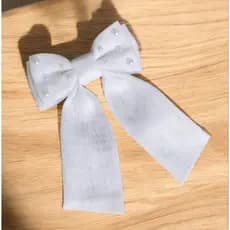 Laço de Cabelo com Pontas Linho Leve e Pérolas Branco Infantil ou Adulto
