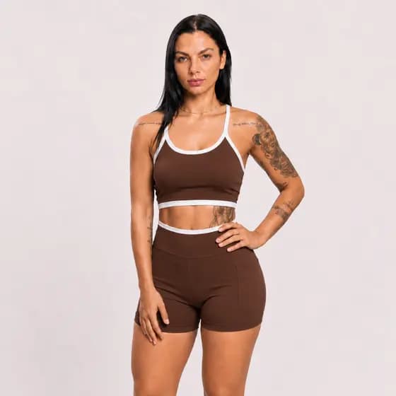 Conjunto Fitness Feminino com detalhes contrastante Top nadador + Short Cintura Alta com Bolsos