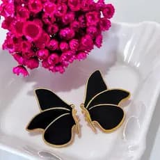 Brinco Feminino Borboleta Preto Esmaltado Dourado Folheado a Ouro Elegante Moderno Sofisticado