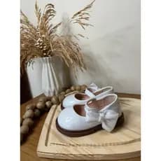 Sapato infantil Mary Jane branco com laço