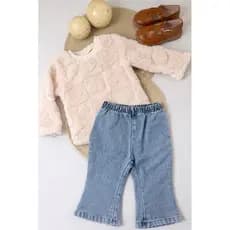 Conjunto moletom felpudo estampa coração e calça jeans flare infantil