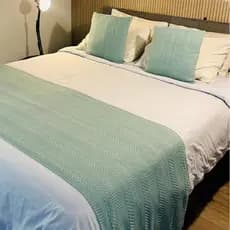 Kit Manta Peseira Tricot Lincks Decoração Luxo +2 Capas de Almofada Cama Casal, Queen, King e Sofá