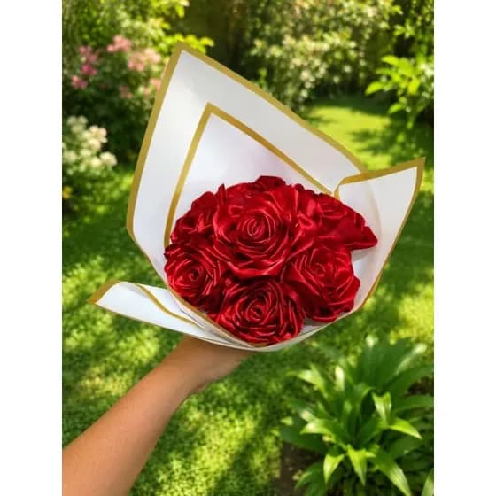 Buquê de Rosas de Cetim Artesanal – Presente Romântico e Durável