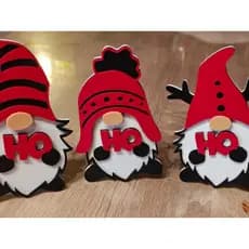 Kit 3 Gnomos Decorativos Natalinos – Enfeite de Mesa "HO HO HO"