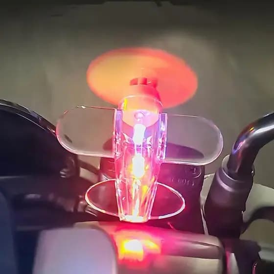 EAZYLIVING Motocicleta Avião Rotativo Movido A Vento LED Luz Ornamentos Bicicletas Decorações
