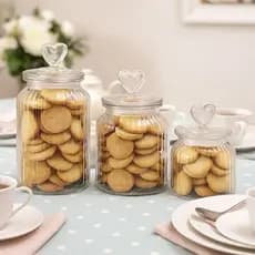 Kit 3 Potes de Vidro com Tampa Decorativa em Coração – Organização e Charme para sua Cozinha