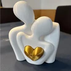Enfeite Decorativo Casal Apaixonado com Coração Escultura Moderna para Sala ou Quarto | Presente Romântico