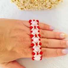 Pulseira feminina trabalhada em pérolas abs e elástico super resistente