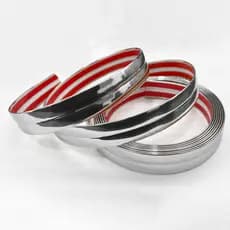 Cantoneira Metalizada Auto Colante PVC 15mm p Decoração de Móveis e Paredes Prata 5M