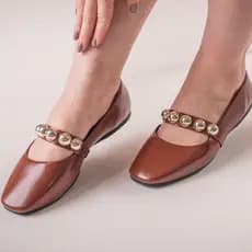 Sapatilha Feminina Moderna Tira com Esferas Bico Quadrado Confortável Estilo Casual Elegante Leve Tendencia Moda