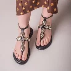 Sandália Rasteira Feminina com Pedrarias Douradas Confortável Elegante Moda Verão Fashion Moderna