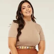 Blusa Feminina  Plus Size Gola Alta Cacharrel Blusinha Plus Size Com Manga Curta