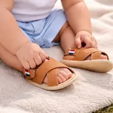Sandália para Bebê Menino Em Corino Fechamento em Velcro Solado Emborrachado