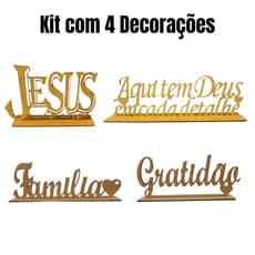 Frase Decorativa Aqui Tem Deus em Cada Detalhe com Base para Mesa, Sala, Escritório e Ambientes