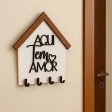 Porta Chaves Aqui Tem Amor 18x19  Pintado em MDF - Utilidades Decoração Enfeite Para Casa