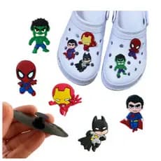 Botons Pins Herois Marvel 6peças  Super Man Batman Homem Aranha Hulk Variados Enfeite Chinelo Emborrachados