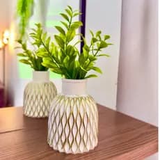 Vaso de gesso 3D mesclado branco e dourado com planta artificial folhagem eucalipto novo