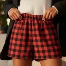 Short Feminino Xadrez Vermelho e Preto Cintura Alta com Elástico Moda Casual Confortável