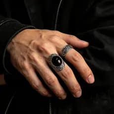 Anel Gótico Pedra Preta Ônix, Metal Envelhecido, Estilo Medieval Dark, Acessório Moda Streetwear601