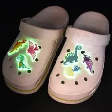 Shoe Decoration for Pins Dinossauro Noctiluco Com Botão Encanto