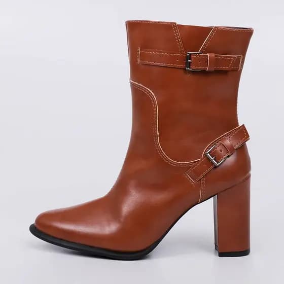 Bota Feminina Cano Médio – Bico Redondo Salto Grosso Detalhe com Aplicação Estilo e Conforto