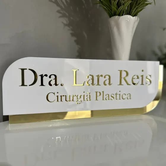 Placas personalizadas para porta. Acrílico espelhado. Decoração.
