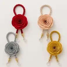 Enfeite Rosa Decorativa para Aromatizador Premium com Pingente  4 Cores Acessório Luxo Yaromas