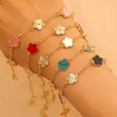 2025 Verão Nova Moda Doce Flor De Cinco Pétalas Pulseira Feminina Luxo Trevo Folhas Ornamento De Mão