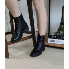 Bota Coturno Feminina Salto Grosso Tratorado Off White E Preto