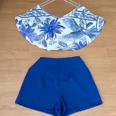 Conjunto Feminino Ombro a Ombro com Forro Elástico Embutido, Blusa Cetim Estampada + Shorts Modelador, Sem Necessidade d