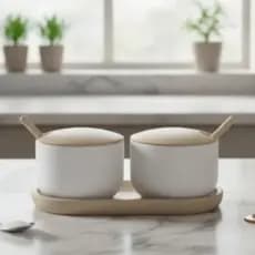 Kit Saleiro E Açucareiro Ou Pimenteiro C/ Tampa E Colheres Branco e Bege Plástico PLA