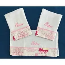 Fraldinha de boca personalizada. Fralda de tecido bordada com o nome.