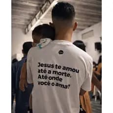 Camiseta Cristã Evangelística “Jesus Chamou Até a Morte” – Estampa Frente e Verso Off-White