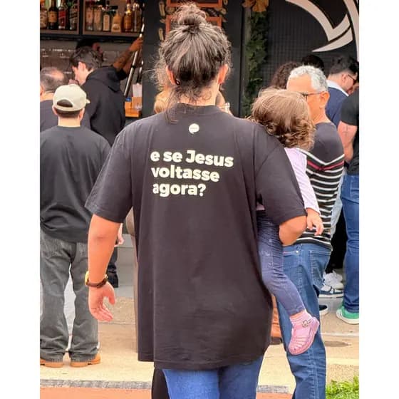 Camiseta Cristã Evangelística “E se Jesus voltasse agora?” – Estampa Frente e Costa Preta