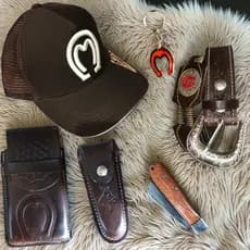 Kit Boné Capa de Celular Cinto Premium Mangalarga Chaveiro Canivete Bainha Marrom