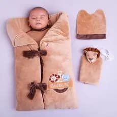 Saída de Maternidade Para bebe Menino Safari Bege com touca + naninha + porta bebe