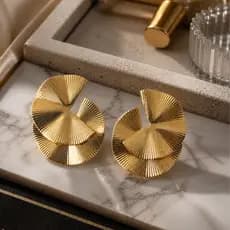 Brinco Feminino Dourado Leque Texturizado Elegante Moda 2026
