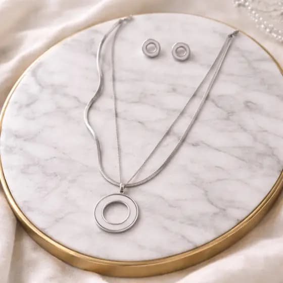 Conjunto Colar Duplo Prata com Pingente Circular + Brincos Elegantes Feminino