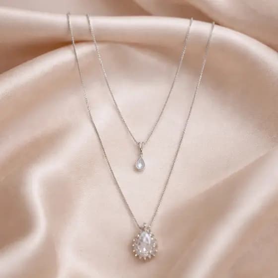Colar Choker Duplo Prata com Pingente Gota Cravejada Elegante Feminino