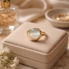 Anel Feminino Dourado com Pedra Olho de Gato Elegante e Sofisticado