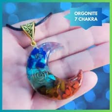 Pingente Pedras Naturais 7 Chakras Orgonite Místico com Colar de Brinde Escolha entre Estrela ou Lua